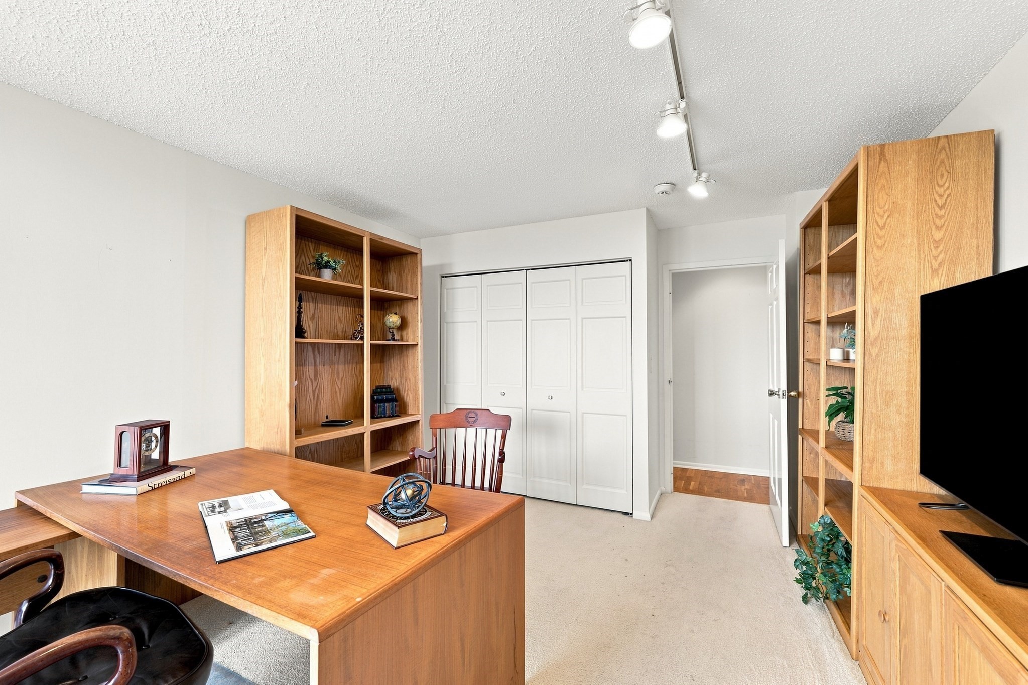 40 Village Rd # 1608