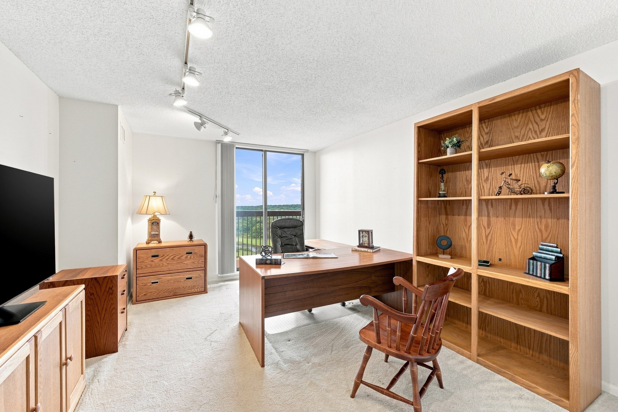 40 Village Rd # 1608