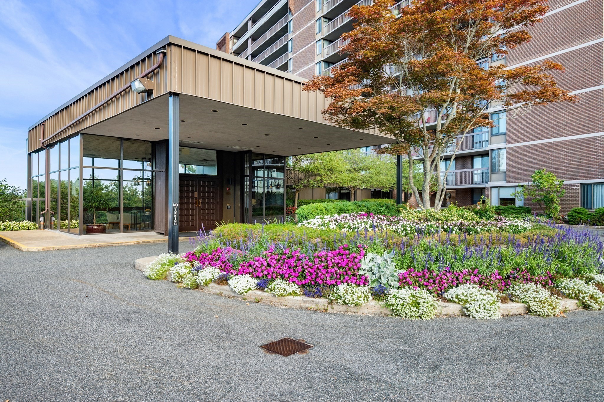 40 Village Rd # 1608