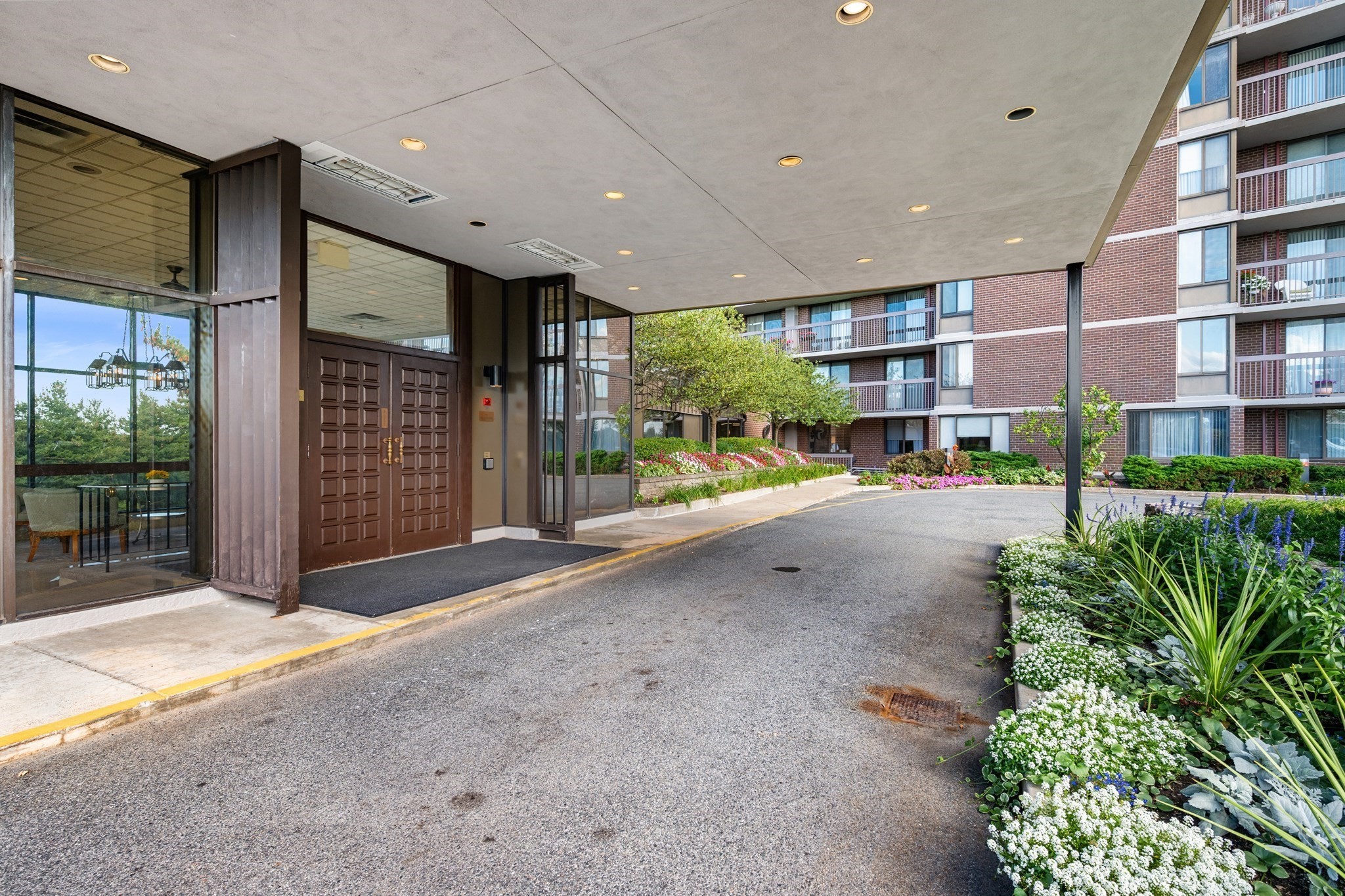 40 Village Rd # 1608