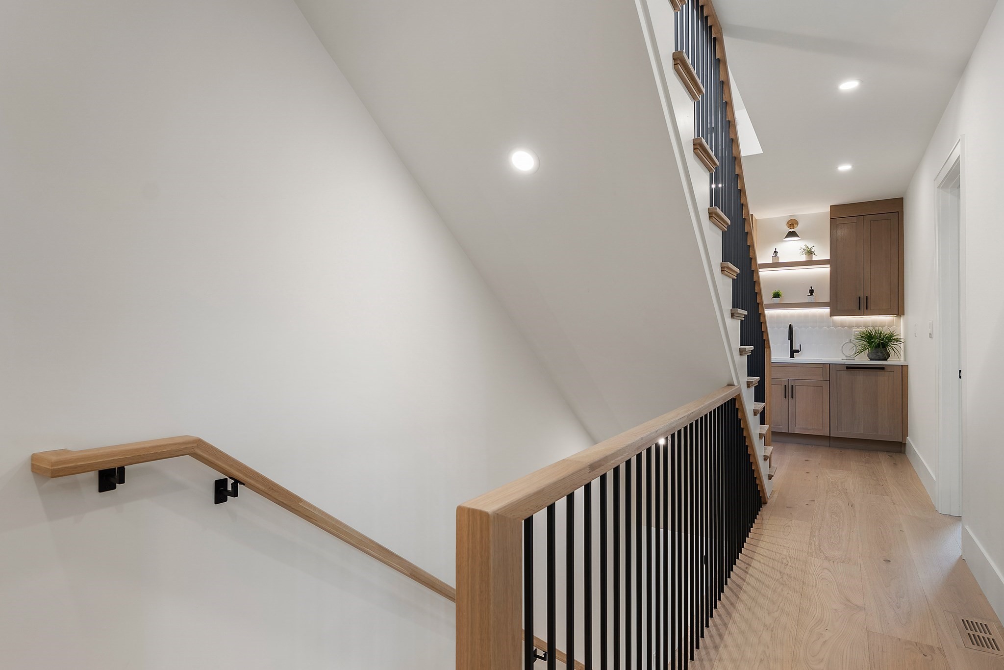 421 E. 6th St Unit: TH1