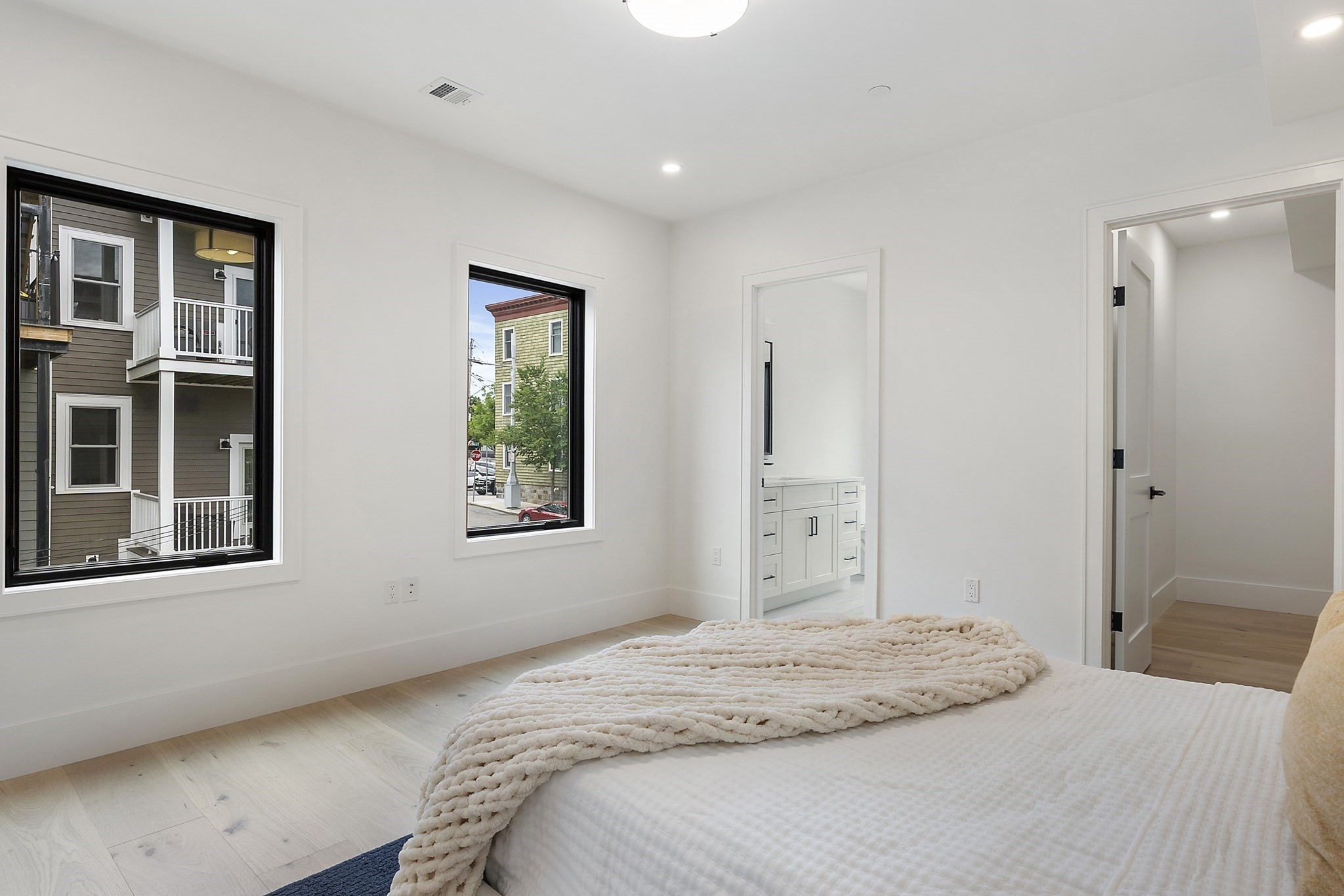 421 E. 6th St Unit: TH1