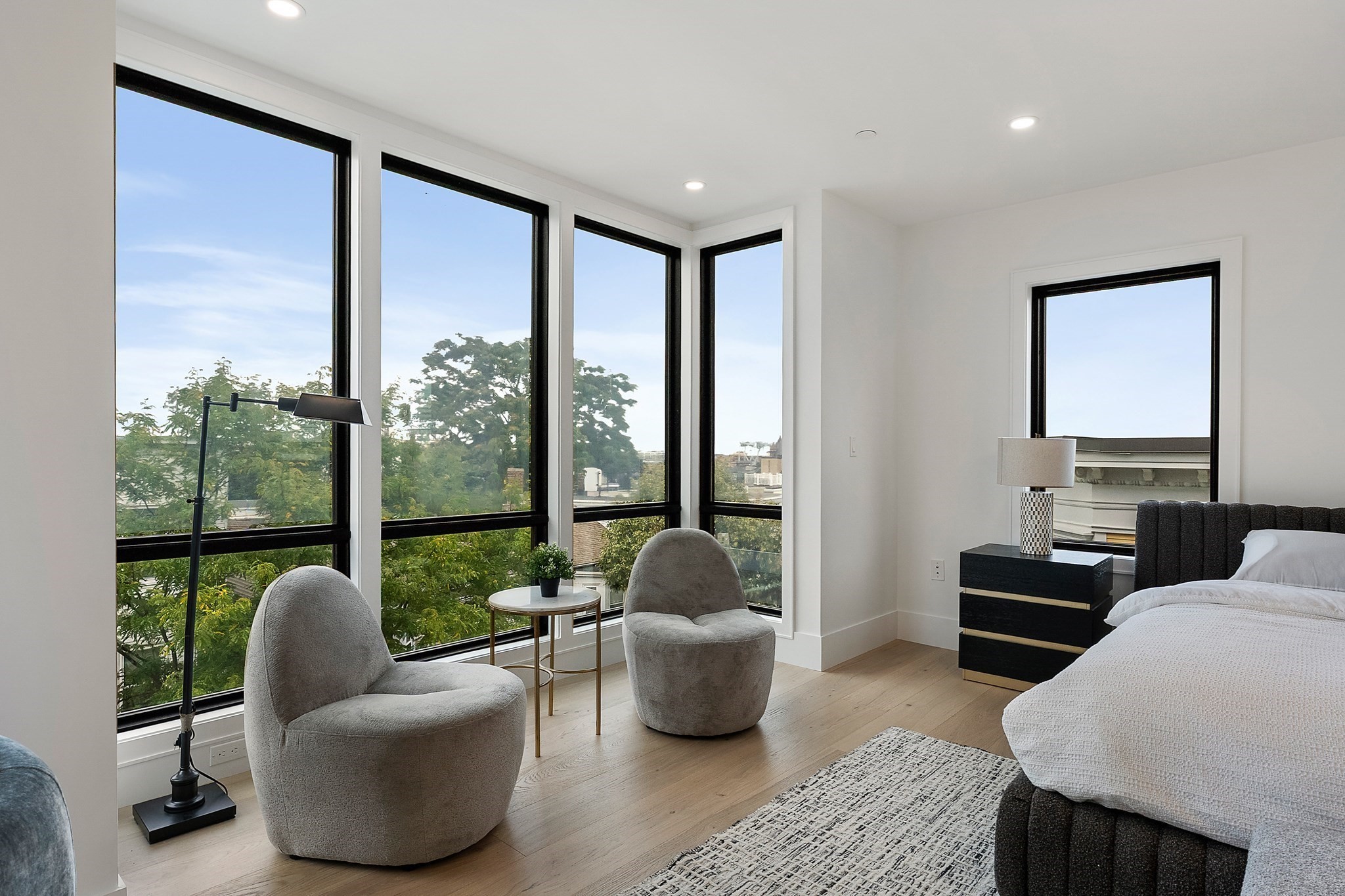 421 E. 6th St Unit: TH1