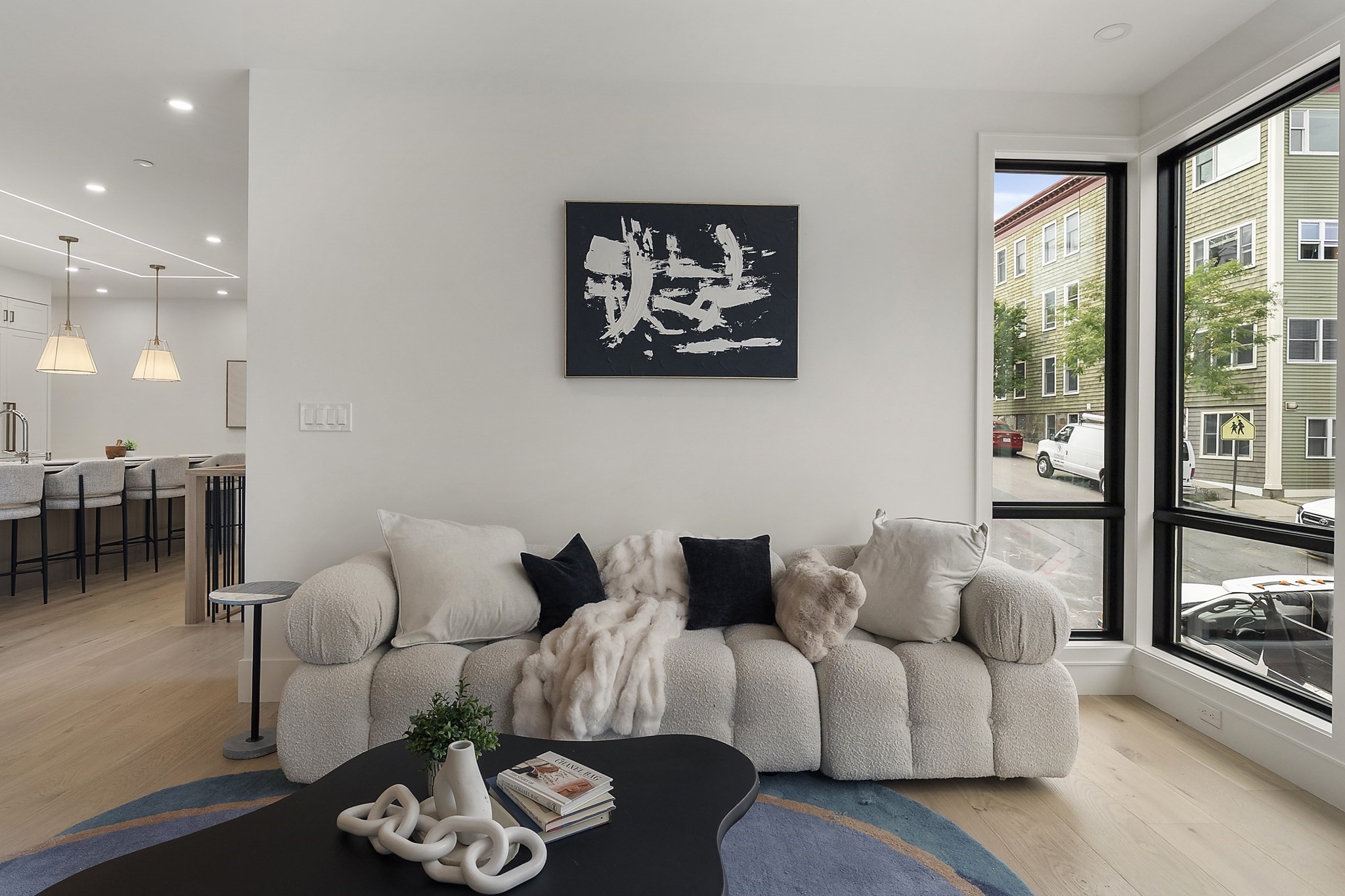 421 E. 6th St Unit: TH1