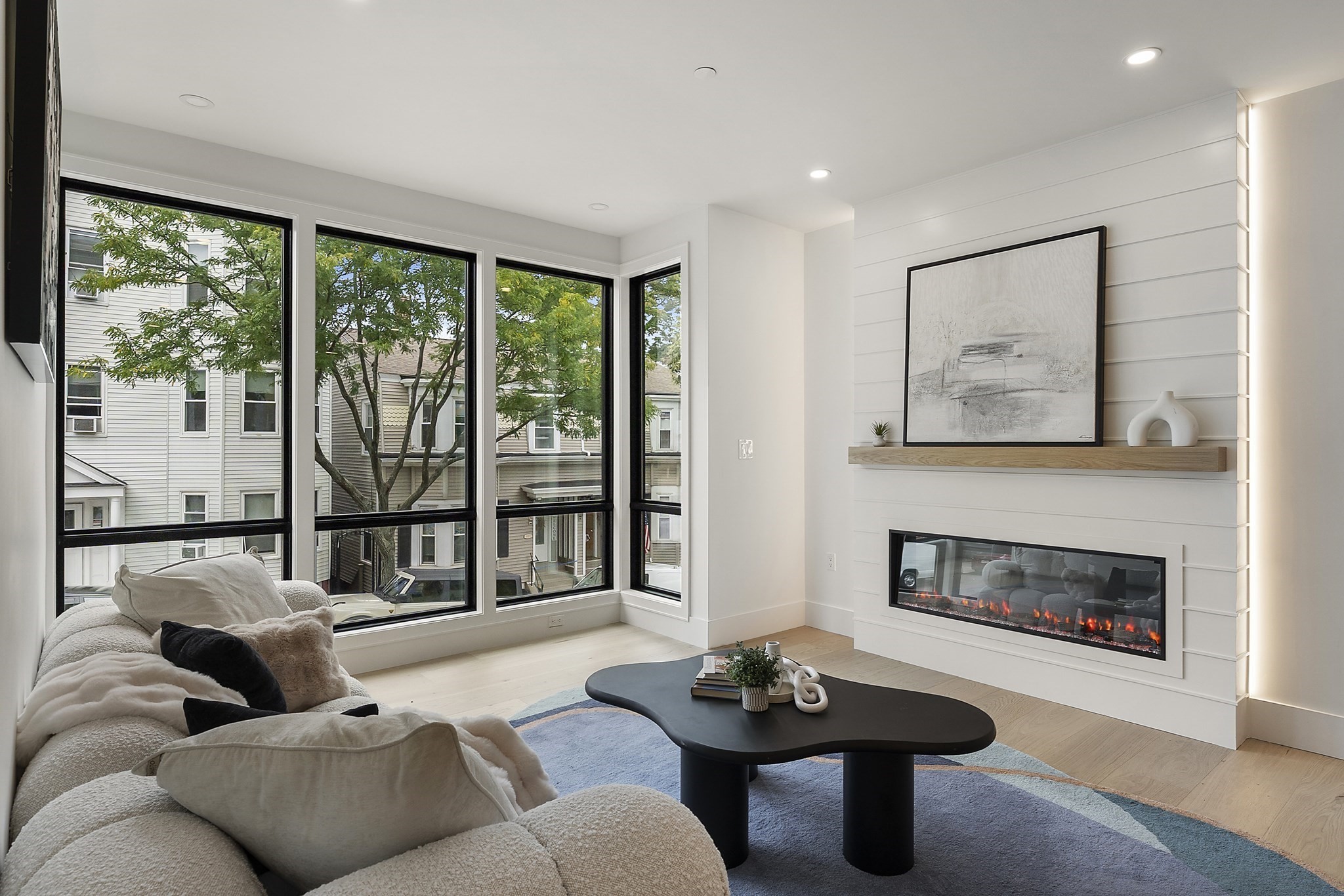 421 E. 6th St Unit: TH1