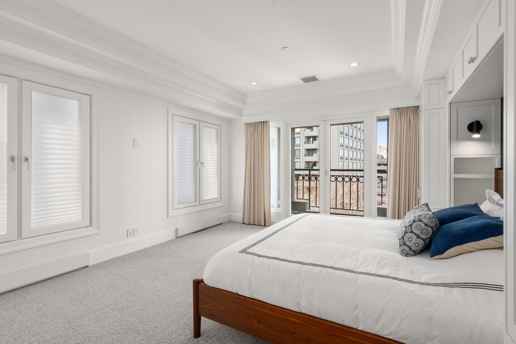 20 Rowes Wharf # 701