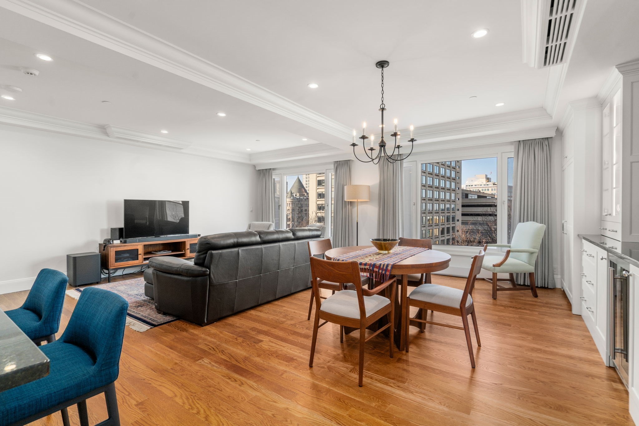 20 Rowes Wharf # 701