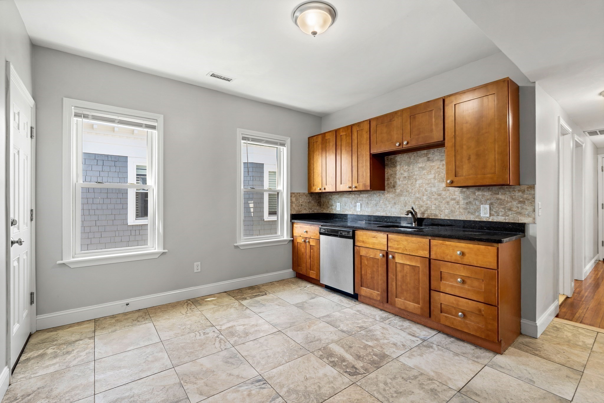 51 King St # 3