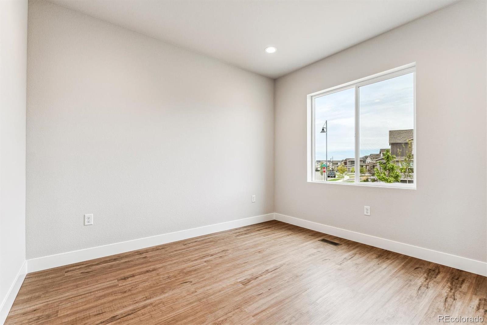 1846 Marlowe Circle W
