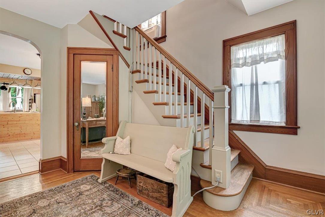 6372 Sullivan Trail
