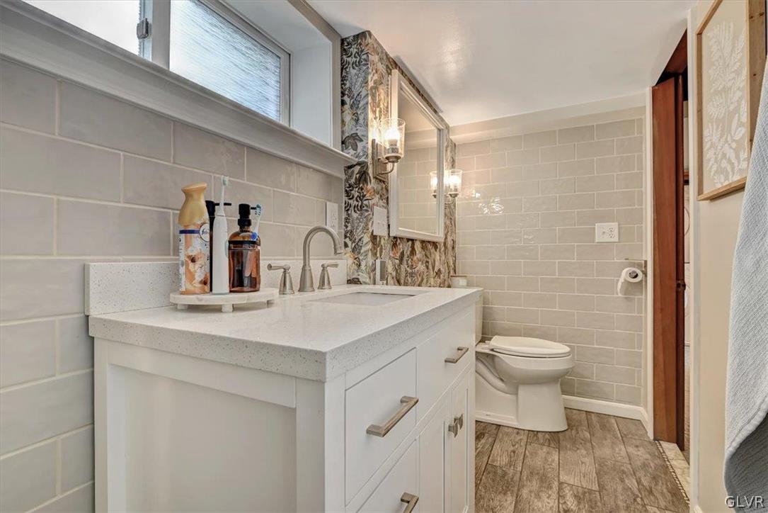 6372 Sullivan Trail