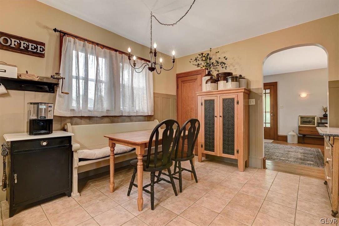 6372 Sullivan Trail