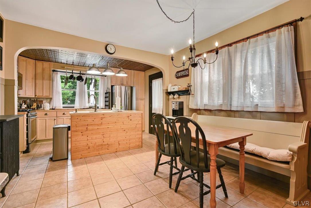 6372 Sullivan Trail
