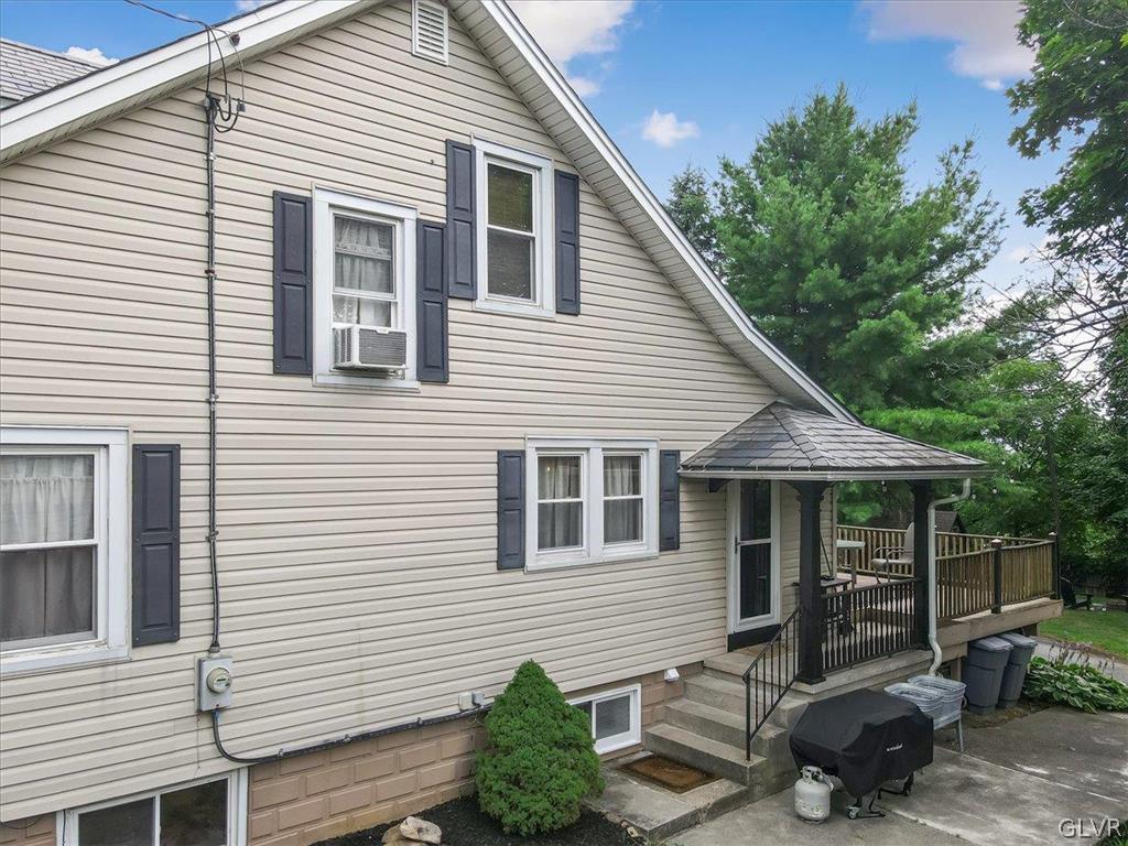 6372 Sullivan Trail