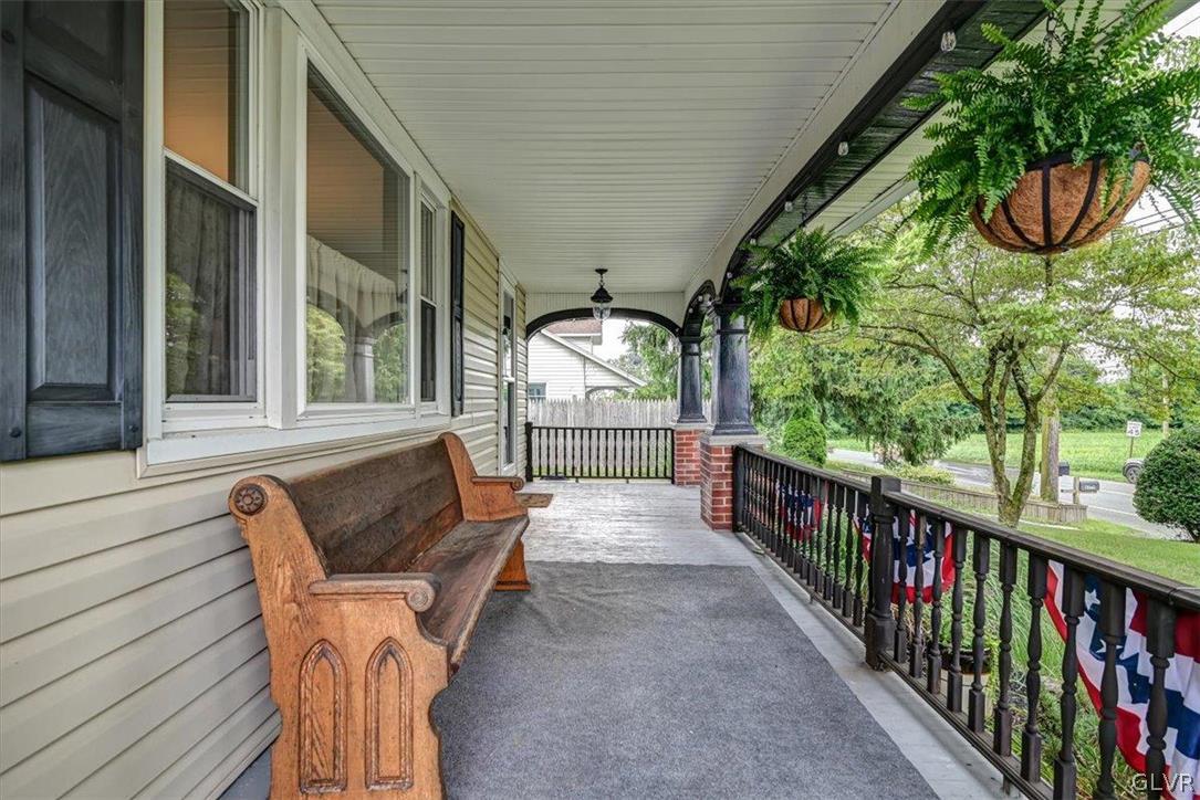 6372 Sullivan Trail
