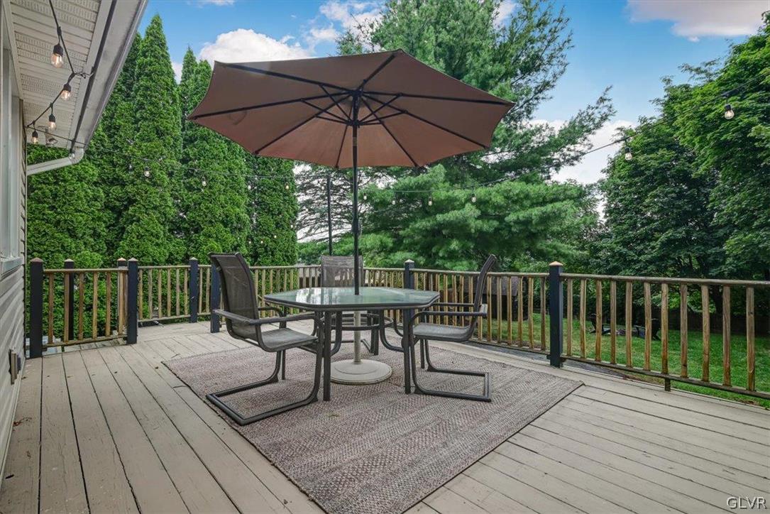 6372 Sullivan Trail