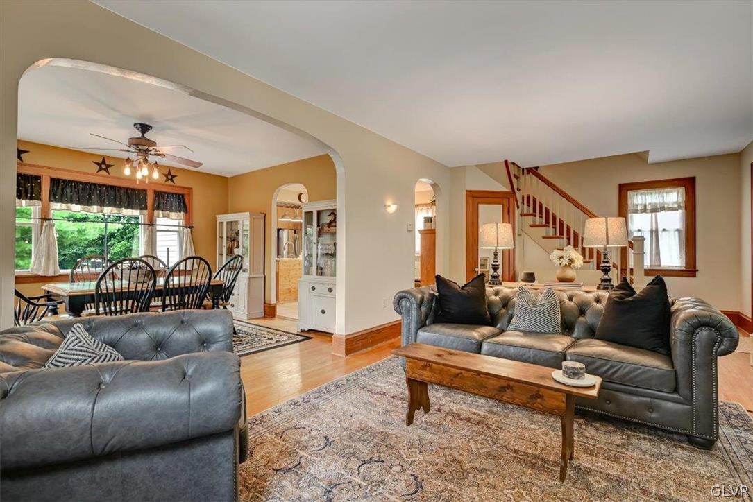 6372 Sullivan Trail