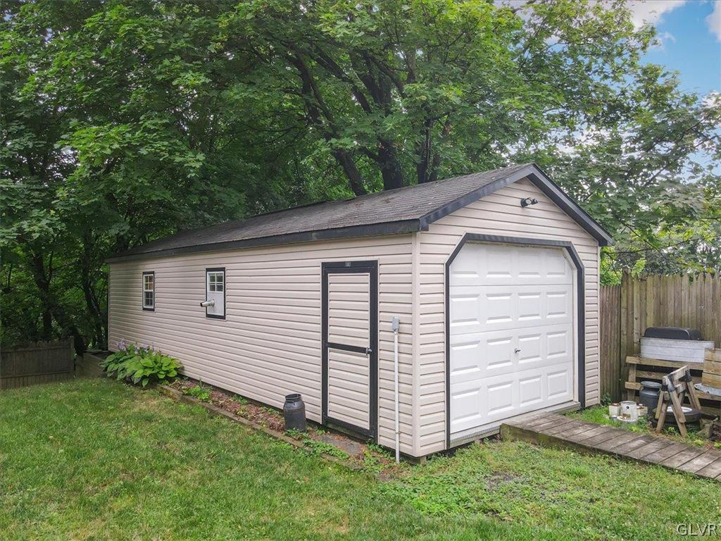 6372 Sullivan Trail
