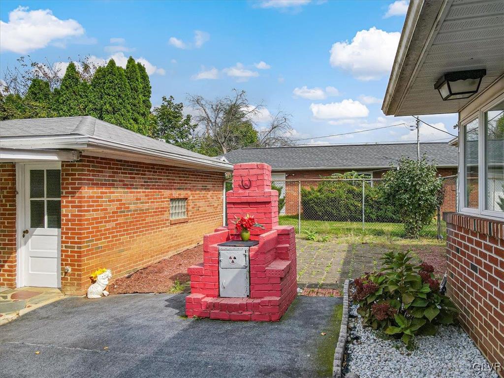 2545 West Fairview Street