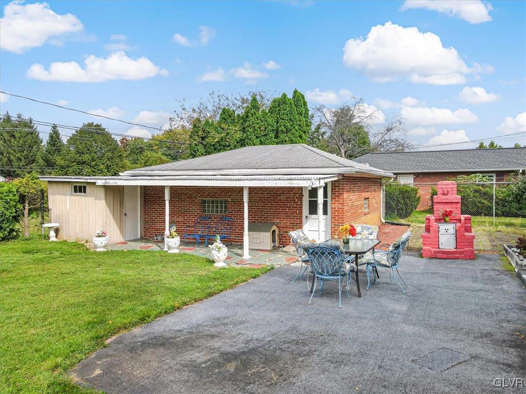 2545 West Fairview Street
