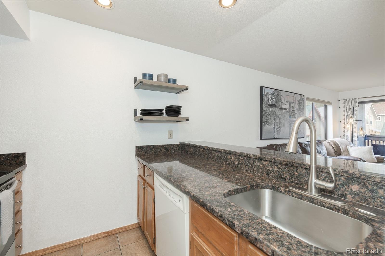 715 S 5th Avenue Unit: J170