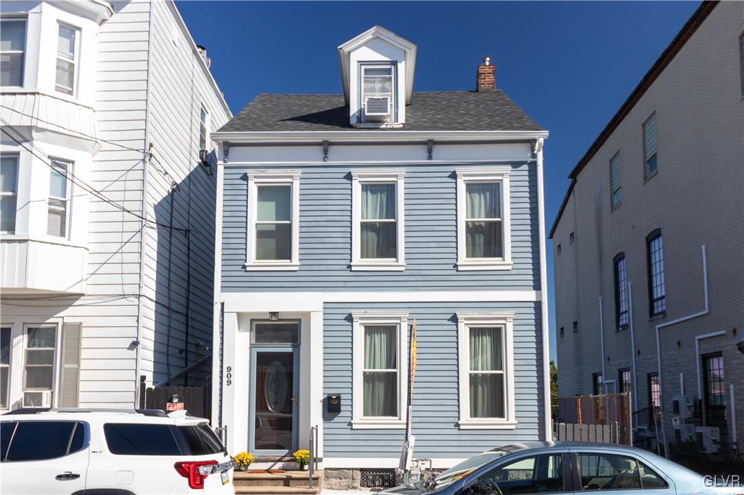 909 Washington Street