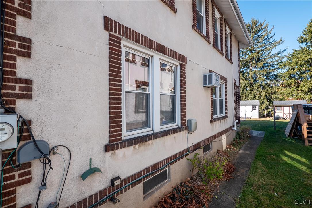 145 West Brookdale