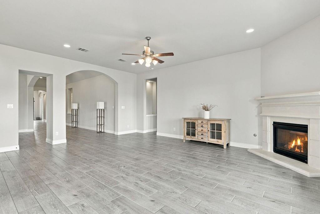 6914 Red Oak Drive