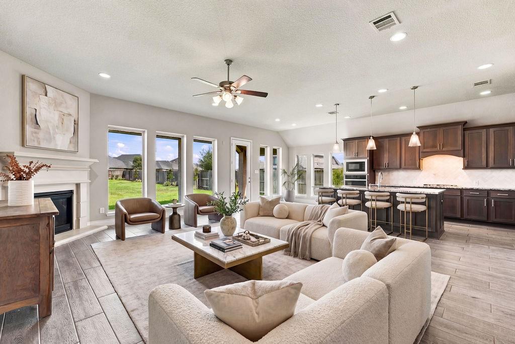 6914 Red Oak Drive