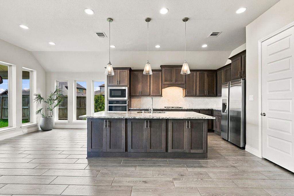 6914 Red Oak Drive