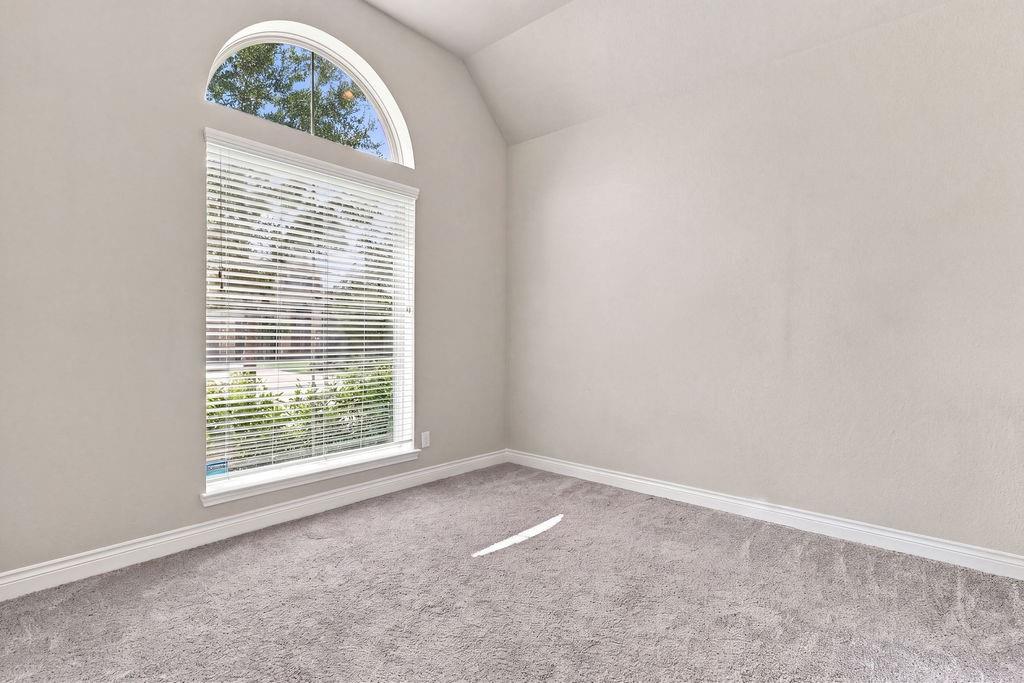 6914 Red Oak Drive