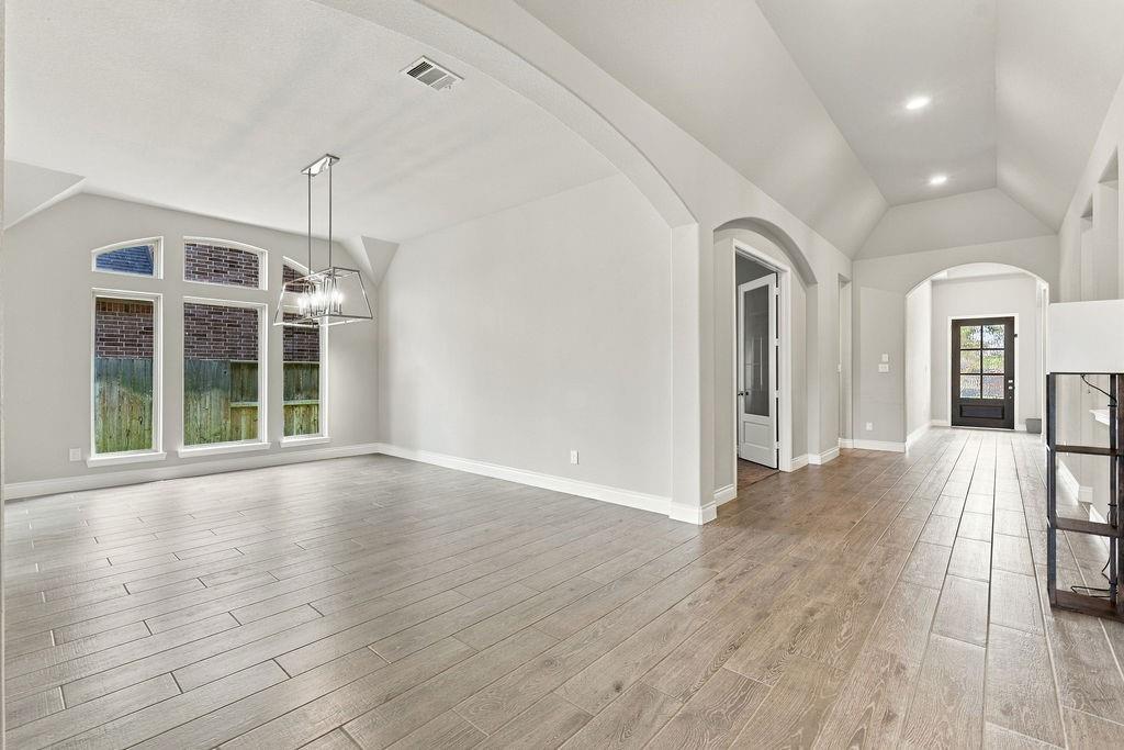 6914 Red Oak Drive