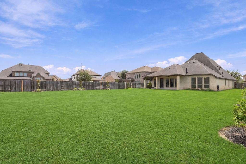 6914 Red Oak Drive