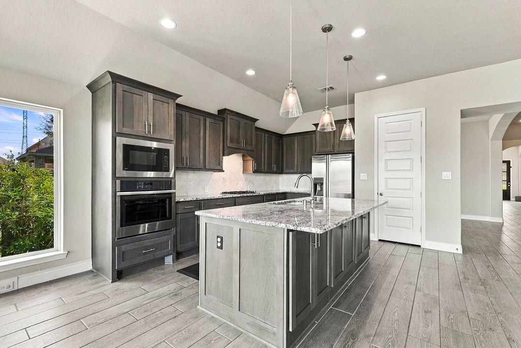 6914 Red Oak Drive