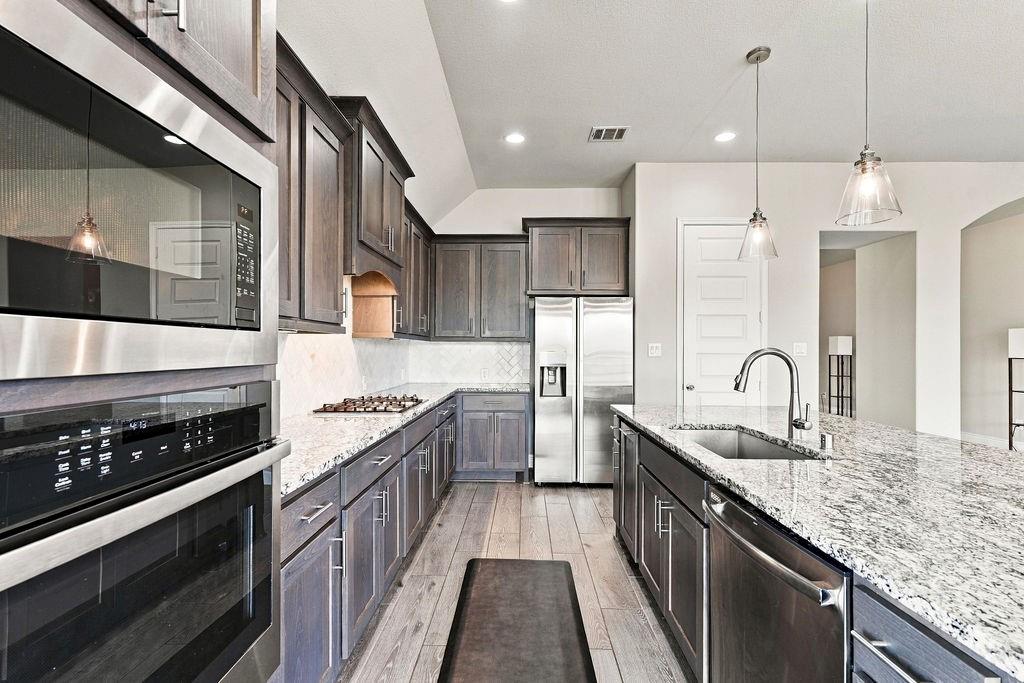 6914 Red Oak Drive