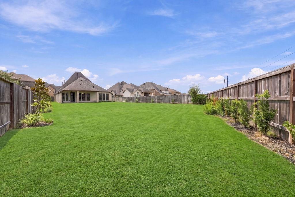 6914 Red Oak Drive