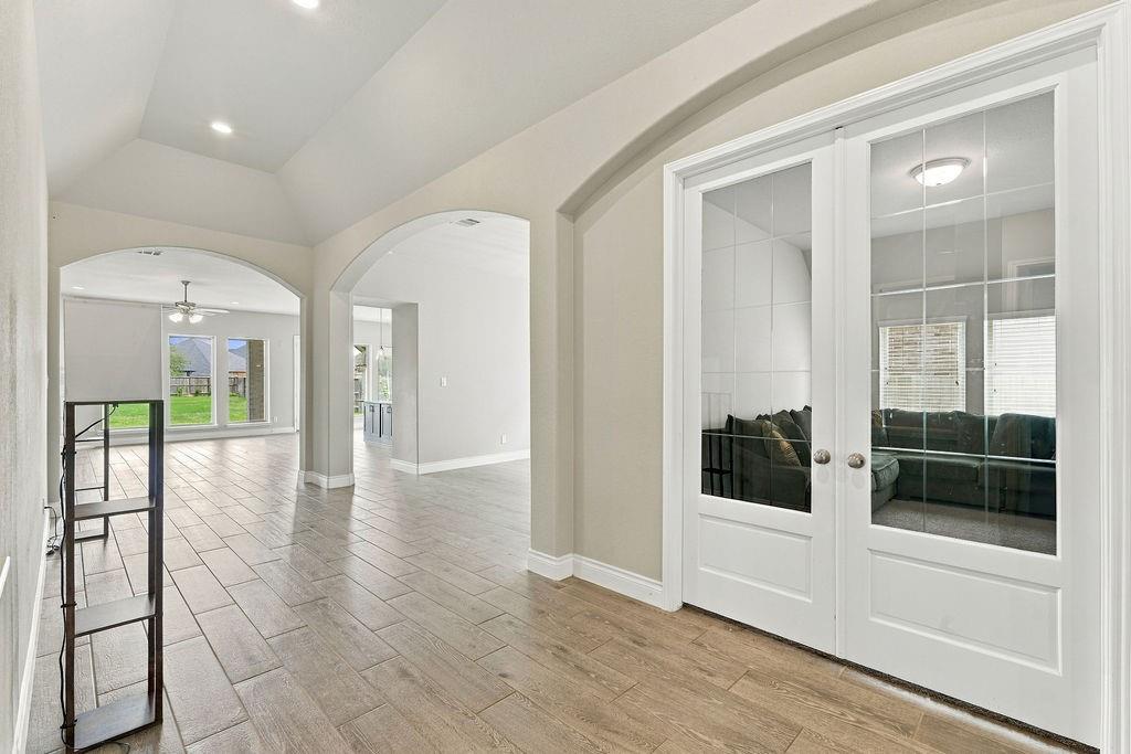 6914 Red Oak Drive