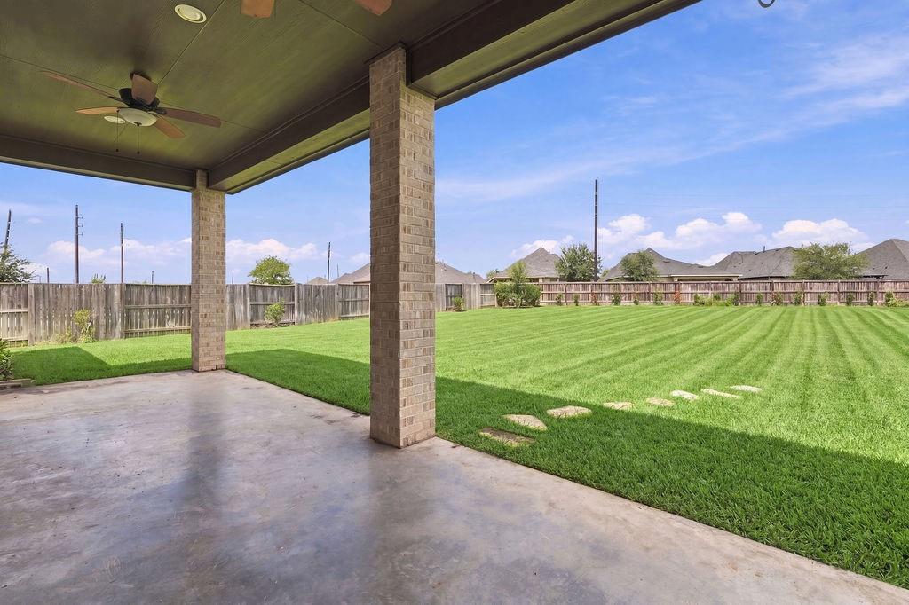 6914 Red Oak Drive