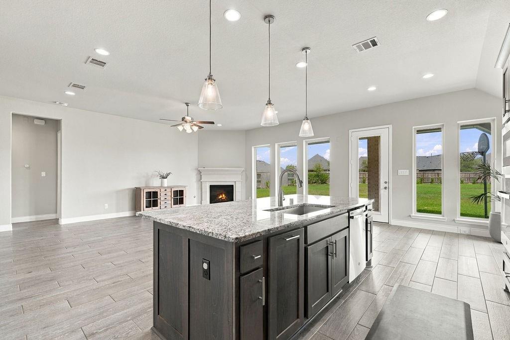 6914 Red Oak Drive