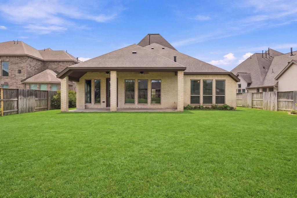 6914 Red Oak Drive