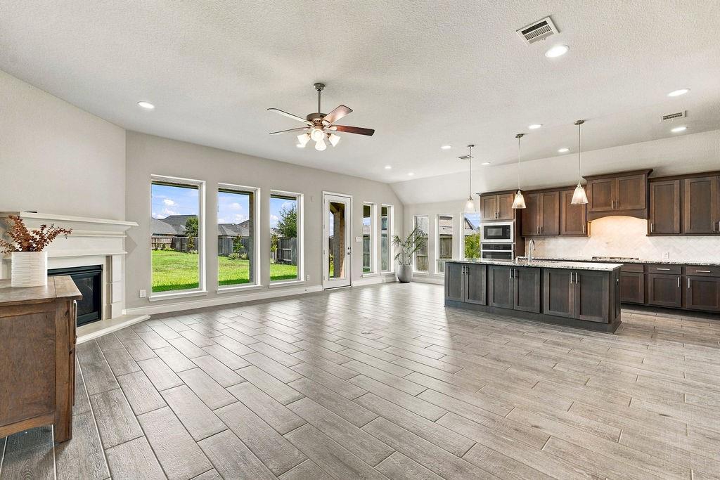 6914 Red Oak Drive