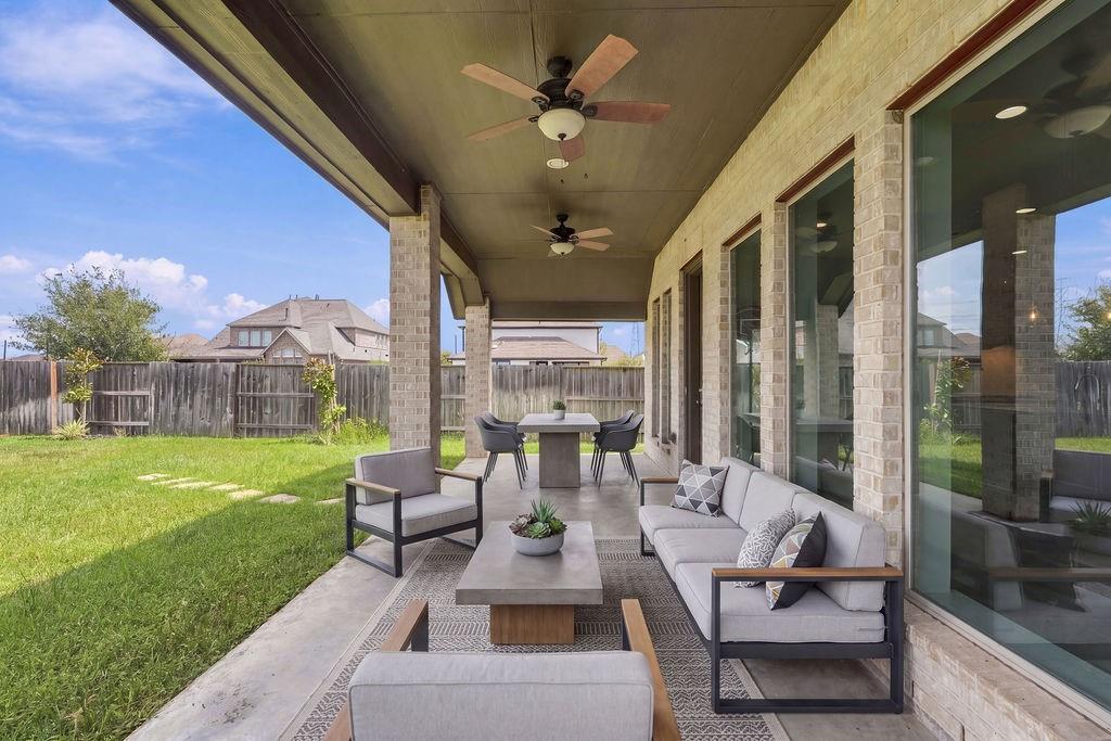 6914 Red Oak Drive