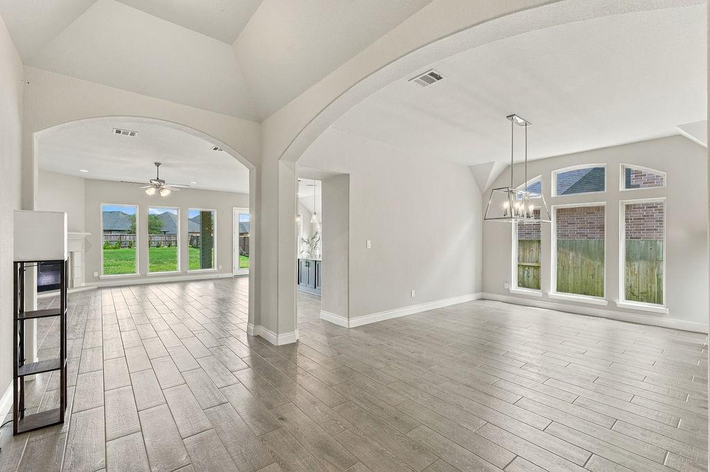 6914 Red Oak Drive