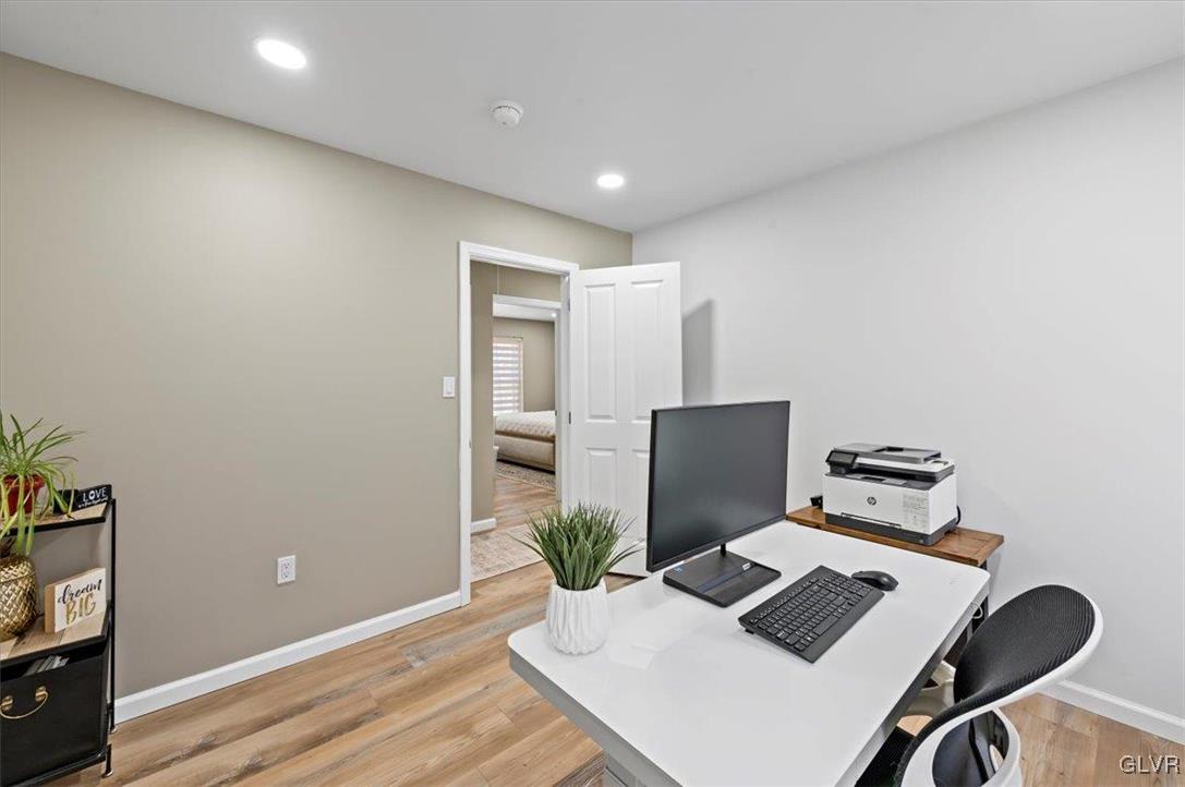 25 Oak Lane West