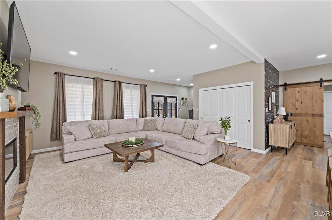 25 Oak Lane West