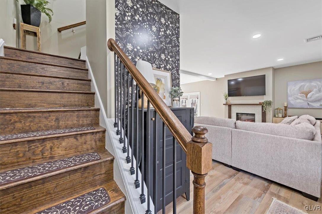 25 Oak Lane West