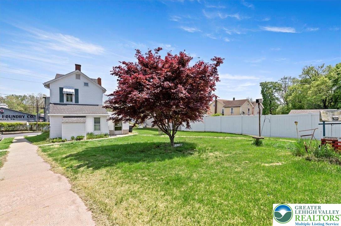 896 Front Street