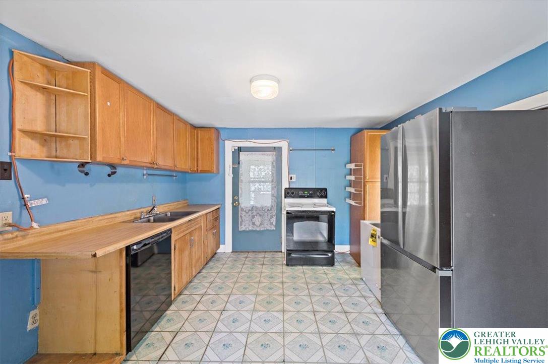 896 Front Street