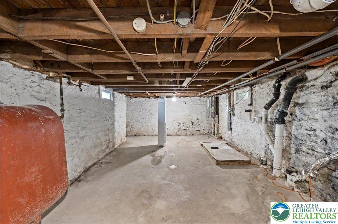 896 Front Street