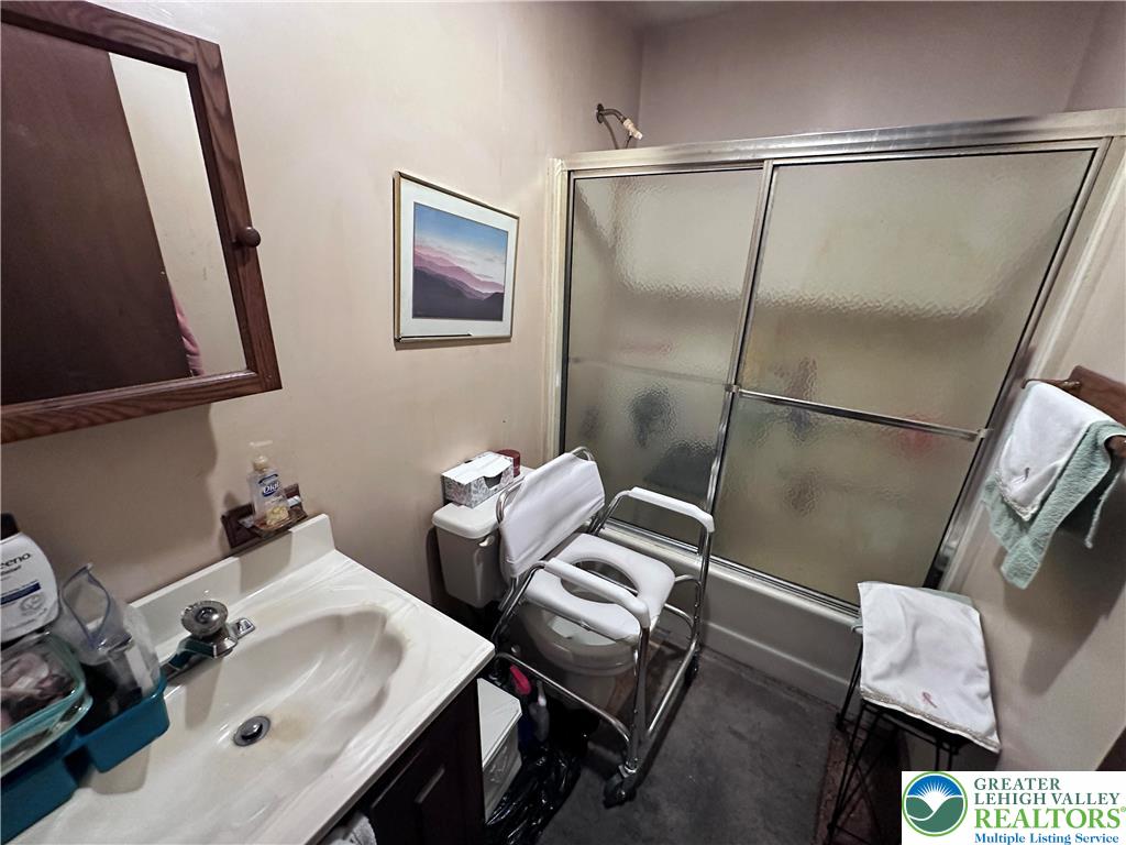 5231 Woodbridge Drive East